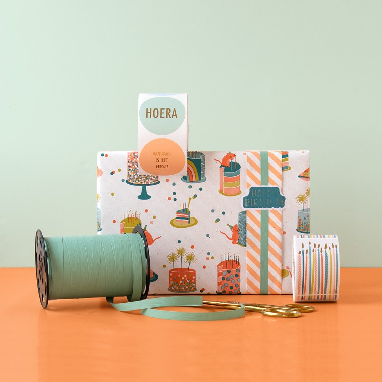 inpakpapier birthday cake, kadopapier verjaardag, inpakken, inpakinspiratie