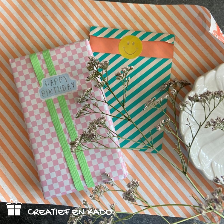 inpakpapier roller skates, kadozakje stripe, kadosticker happy birthday, inpakken verjaardag, inpakinspiratie
