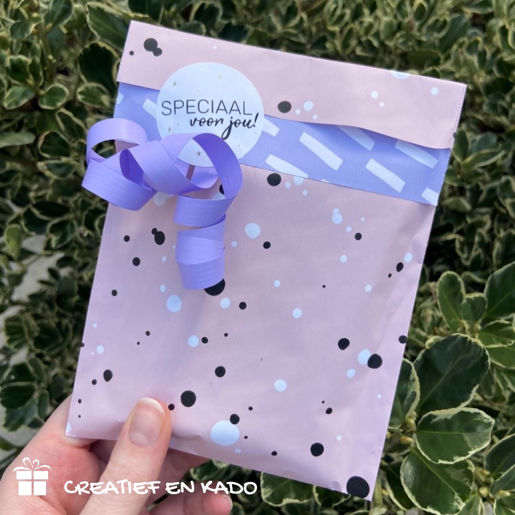 kadozakje random spots roze, inpakken, inpakinspiratie, kadosticker speciaal voor jou