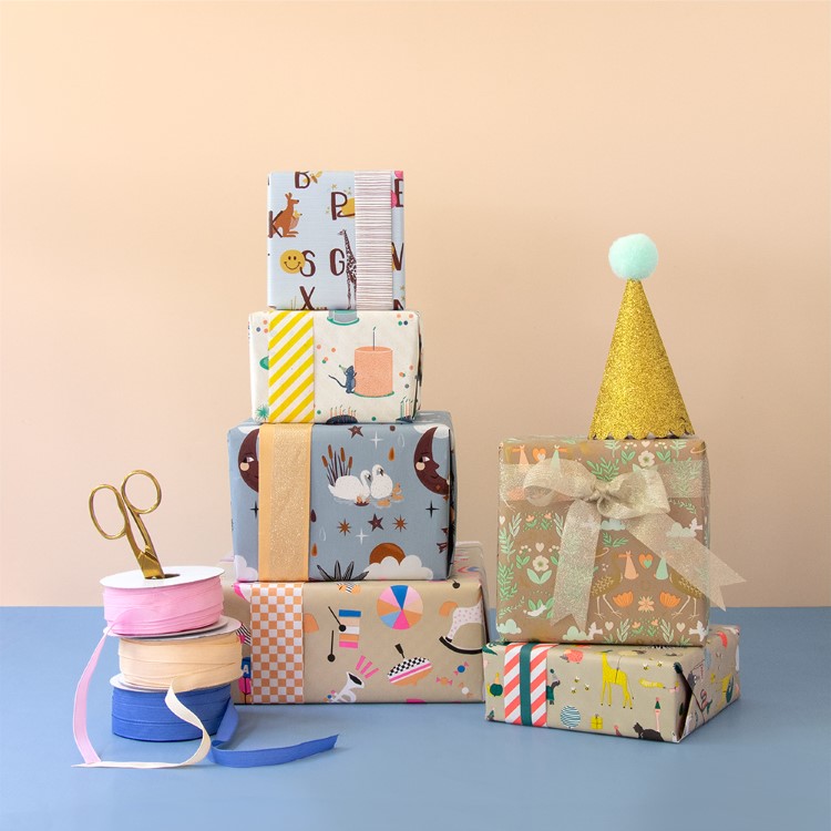 kadopapier baby joy, inpakpapier baby dreams, inpakken, kraamkado, inpakpapier baby