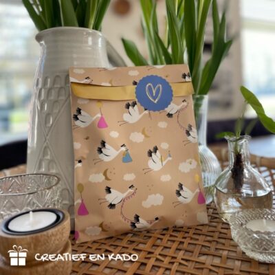 kadozakje baby bird, inpakken baby, baby kado, inpakken, inpakinspiratie, printje van de week