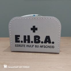 koffertje EHBA, eerste hulp bij afscheid, koffertje kado, afscheidskado, kinderkoffertje zilver