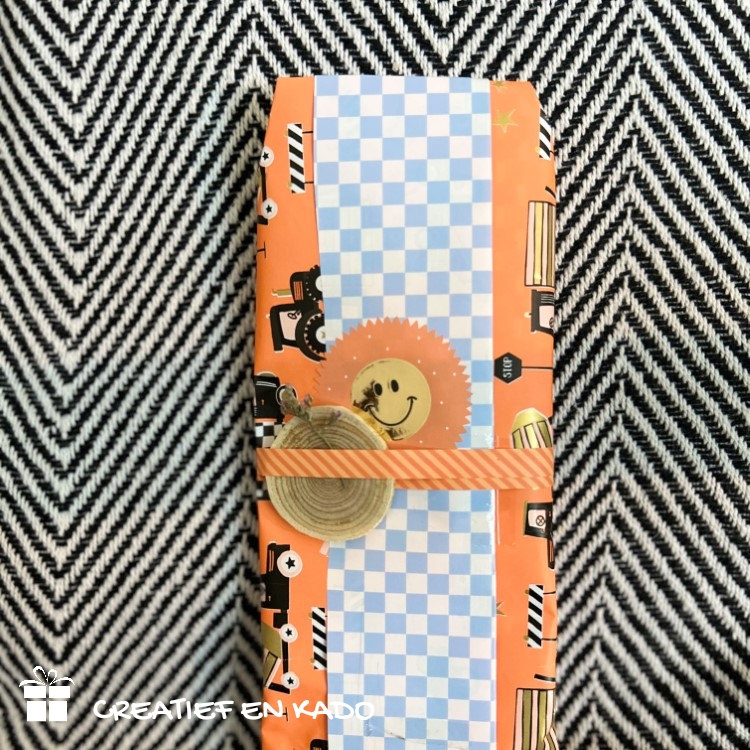inpakpapier traffic fluor oranje, inpakken, verjaardag kind, kadopapier voertuigen, brandrep Kayra