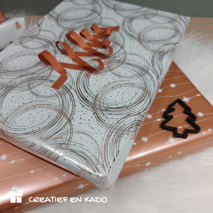 inpakpapier rosegoud, inpakpapier glitter & glamour, inpakpapier fallling strars, inpakken, inpakinspiratie, inpakken kerst, krullint kerstboom